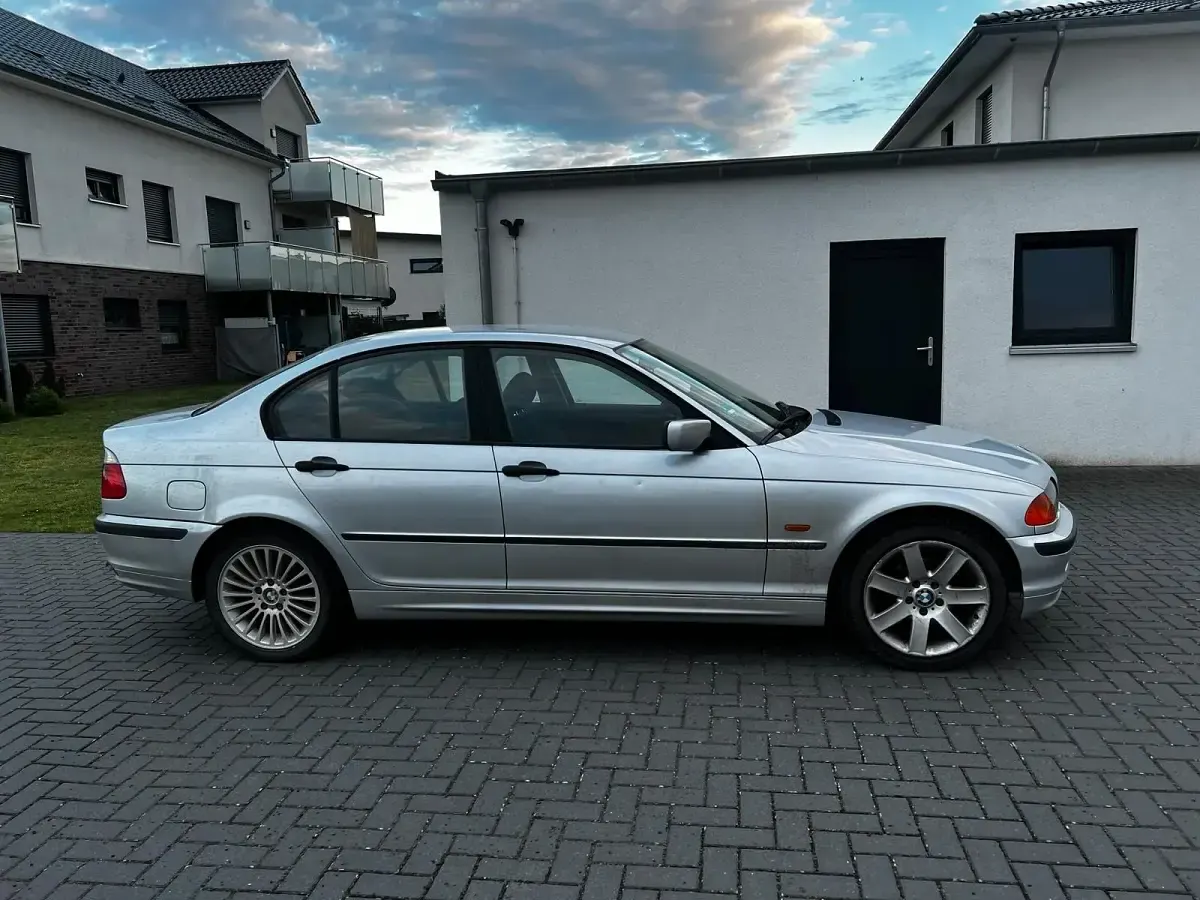 Gebraucht BMW 316 105 PS (77 kW) 1999 Silber Limousine