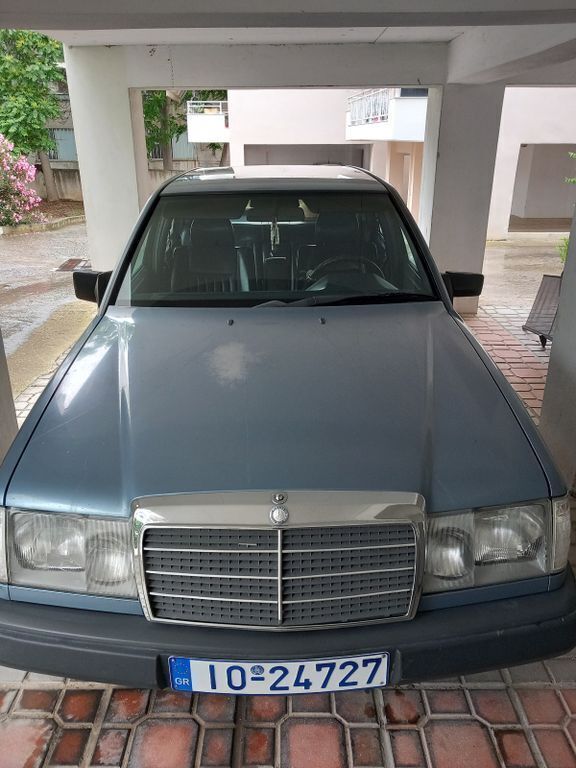 Second-hand Mercedes E200 110 CP (80 kW) 1989 Albastru Berlinǎ