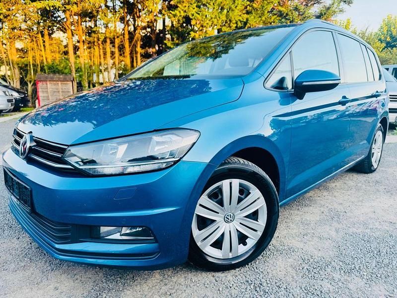 Blau Gebraucht 2017 VW Touran Van / Kleinbus | 13.990 € (Fairer Preis) - Bild 1/4