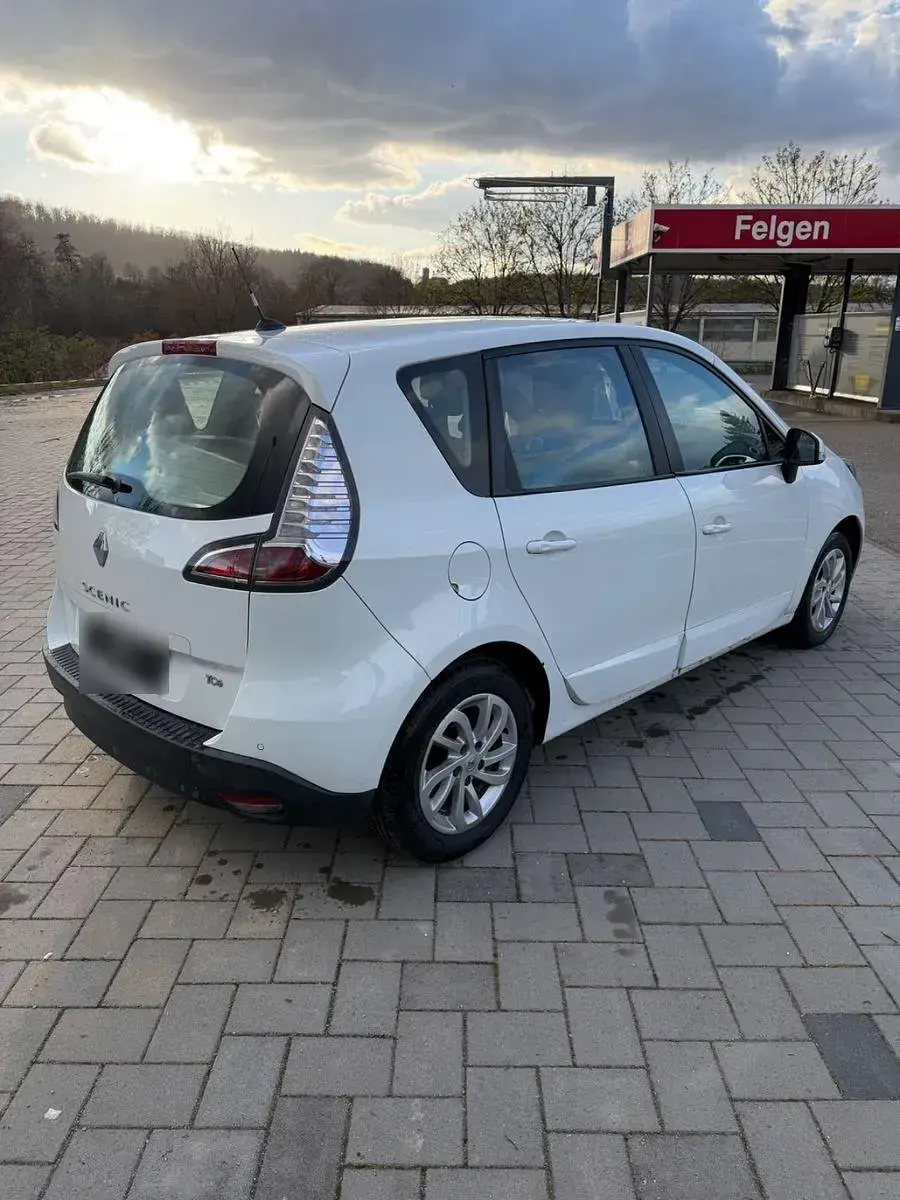 Gebraucht Renault Scénic III Authentique 116 PS (85 kW) 2013 Weiß Kombi