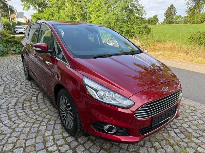 Gebraucht Ford S-MAX Titanium 165 PS (121 kW) 2019 Rot Van / Kleinbus