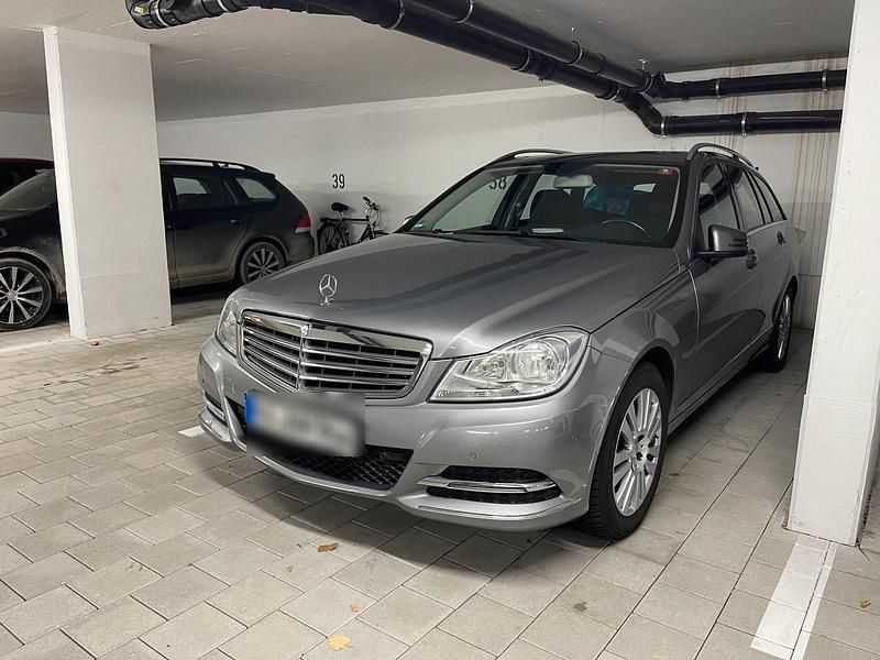 Grau Gebraucht 2012 Mercedes C200 Kombi | 9.999 € (Fairer Preis) - Bild 1/4