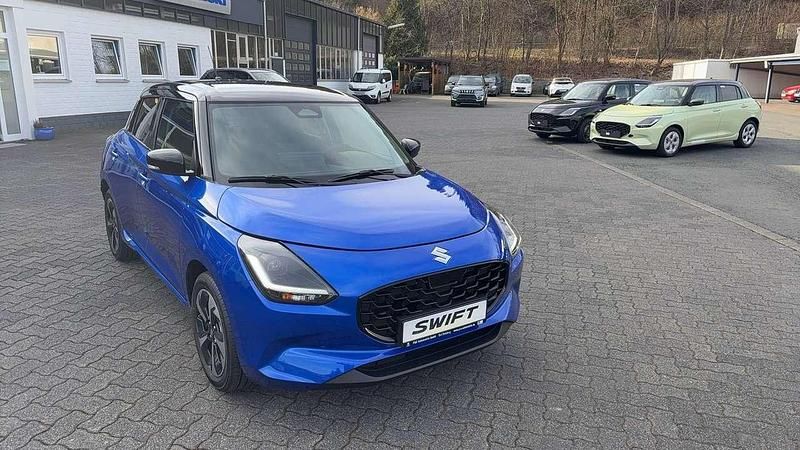 Frontier blue pearl/super blac Neu 2025 Suzuki Swift Comfort+ Kleinwagen | 21.790 € - Bild 1/4