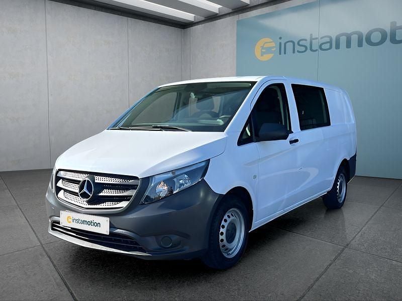 Weiß Gebraucht 2021 Mercedes Vito Van / Kleinbus | 30.699 € - Bild 1/4