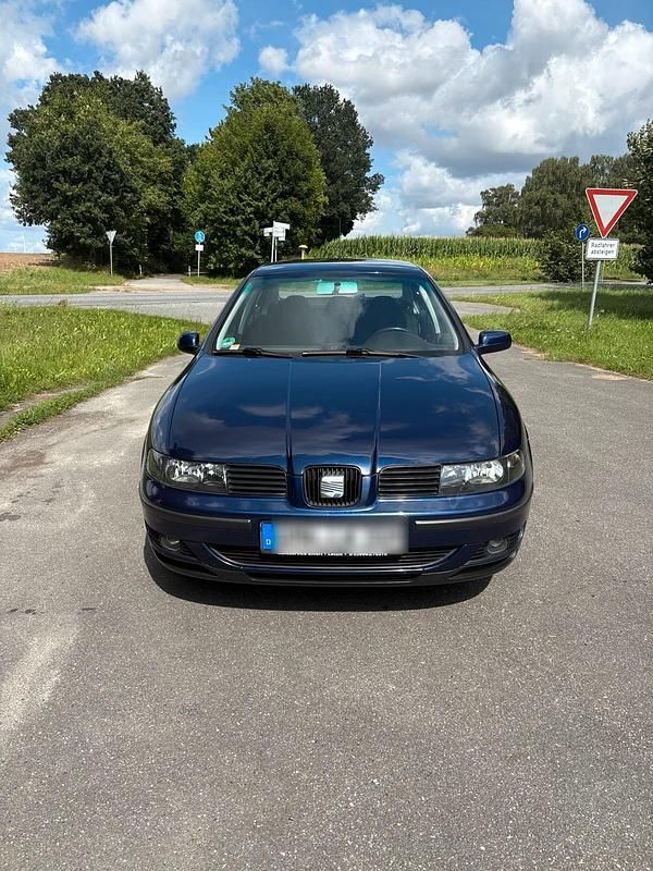 Blau Gebraucht 1999 Seat Toledo Limousine | 2.250 € (Fairer Preis) - Bild 1/4