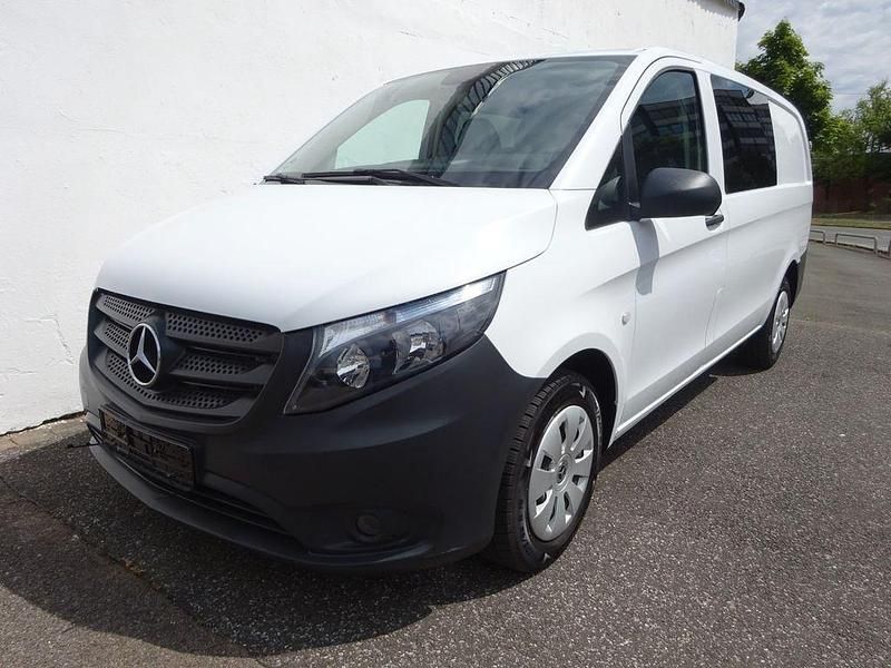 Weiß Gebraucht 2021 Mercedes Vito Van / Kleinbus | 25.900 € (Etwas zu teuer) - Bild 1/4