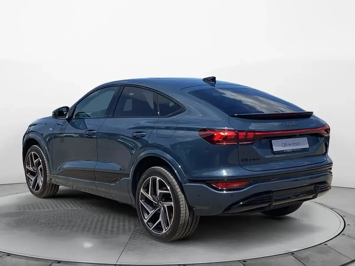 Neu Audi Q6 Sportback e-tron S-Line 225 kW (306 PS) 2026 Blau SUV