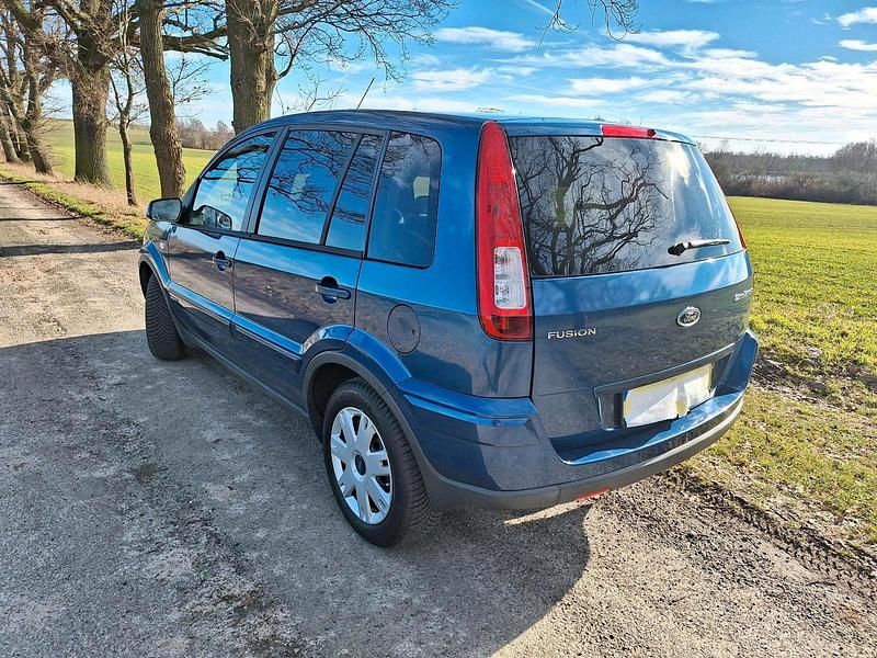 Gebraucht Ford Fusion 80 PS (58 kW) 2008 Blau Kleinwagen