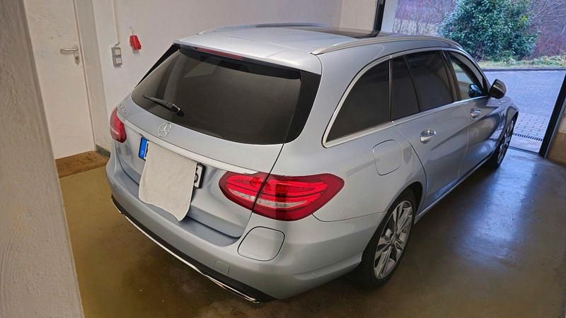 Gebraucht Mercedes C350e 279 PS (205 kW) 2016 Grau Kombi