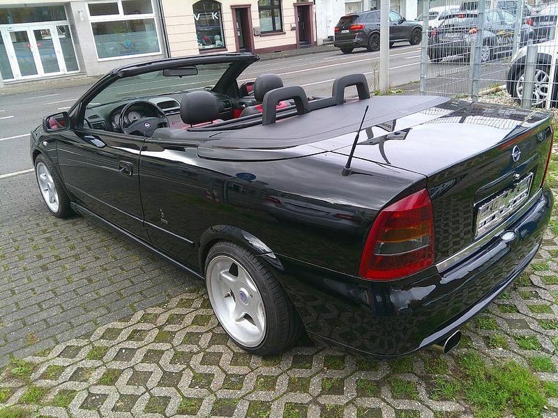 Gebraucht Opel Astra Cabriolet 101 PS (74 kW) 2003 Schwarz Cabrio