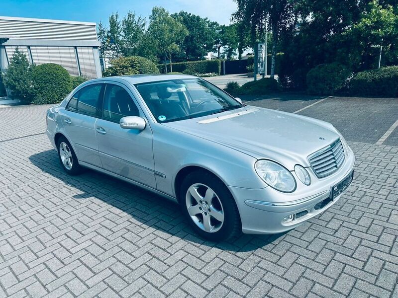 Silber Gebraucht 2002 Mercedes E240 Elegance Limousine | 3.000 € (Superpreis) - Bild 1/4