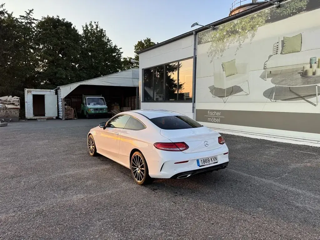Gebraucht Mercedes 300 AMG 245 PS (180 kW) 2017 Weiß Coupé