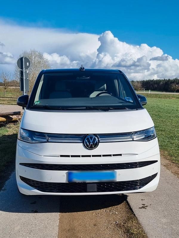 Gebraucht VW Multivan Edition 150 PS (110 kW) 2023 Weiß Van