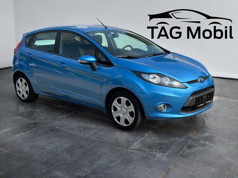 Blau Gebraucht 2012 Ford Fiesta Champions Edition Kleinwagen | 6.450 € (Etwas zu teuer) - Bild 1/4