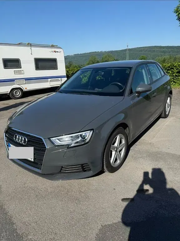 Gebraucht Audi A3 116 PS (85 kW) 2018 Grau Limousine