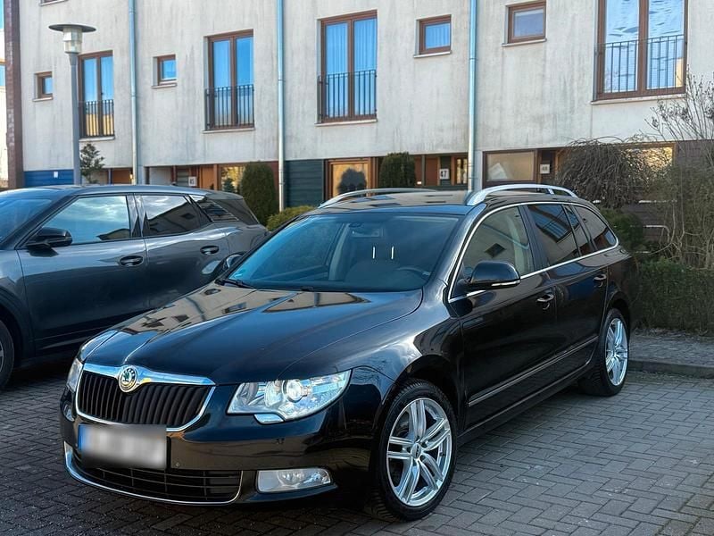 Gebraucht Skoda Superb 170 PS (125 kW) 2011 Schwarz Kombi