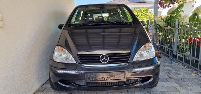 Grau Gebraucht 2002 Mercedes A170 Classic Van / Kleinbus | 2.600 € (Etwas zu teuer) - Bild 1/4