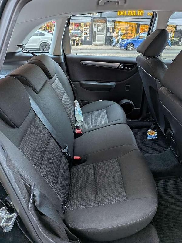 Gebraucht Mercedes B180 116 PS (85 kW) 2011 Schwarz Van / Kleinbus