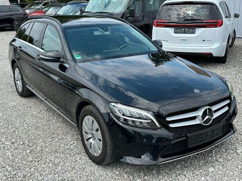 Schwarz Gebraucht 2019 Mercedes C220 Limousine | 22.590 € (Superpreis) - Bild 1/4