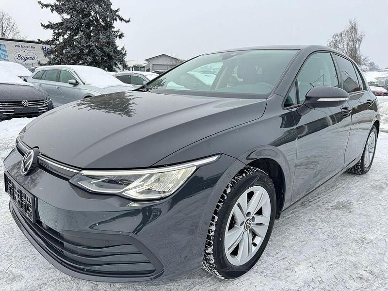 Grau Gebraucht 2021 VW Golf Life Limousine | 17.390 € (Fairer Preis) - Bild 1/4