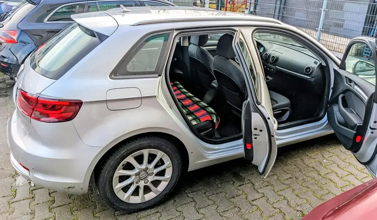Gebraucht Audi A3 Attraction 122 PS (89 kW) 2023 Silber Limousine