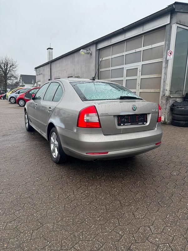 Gebraucht Skoda Octavia 105 PS (77 kW) 2011 Silber Limousine