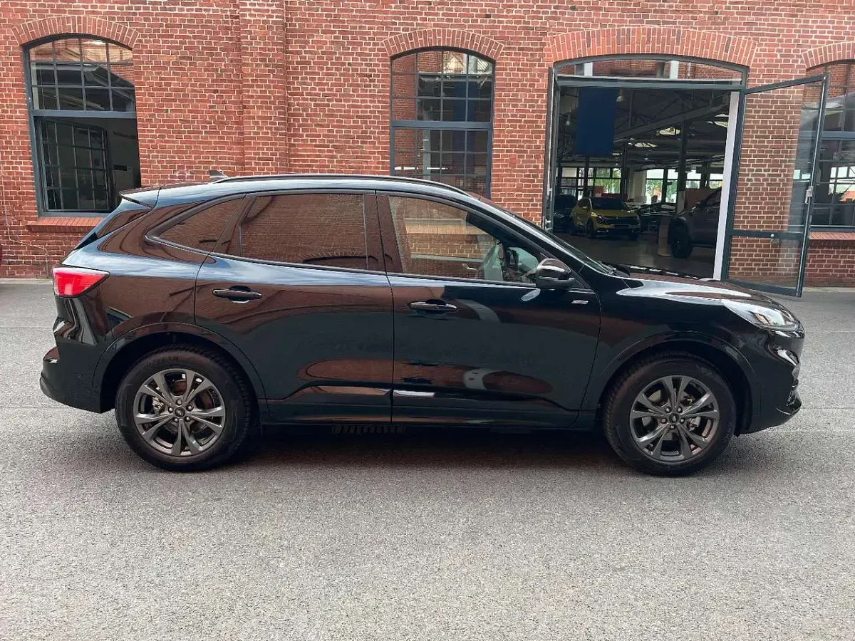 Gebraucht Ford Kuga ST-Line X 224 PS (164 kW) 2024 Schwarz SUV