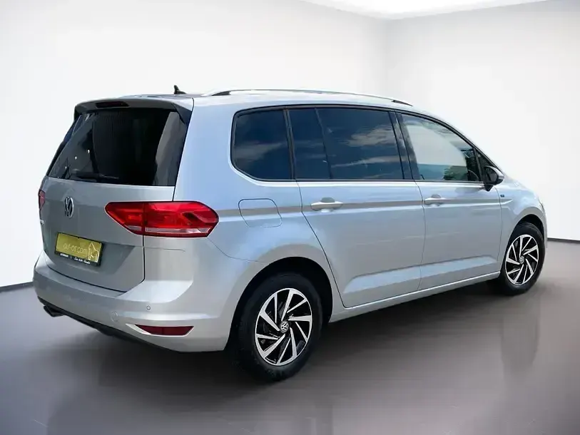 Używany VW Touran Join 150 KM (110 kW) 2018 Srebrny Minivan