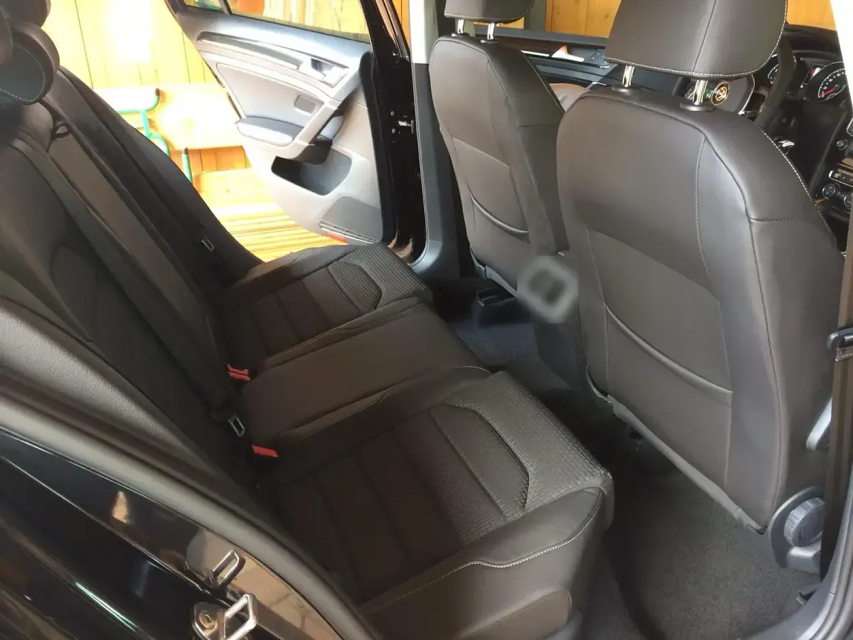 Second-hand VW Golf VII Highline 125 CP (91 kW) 2017 Negru Break