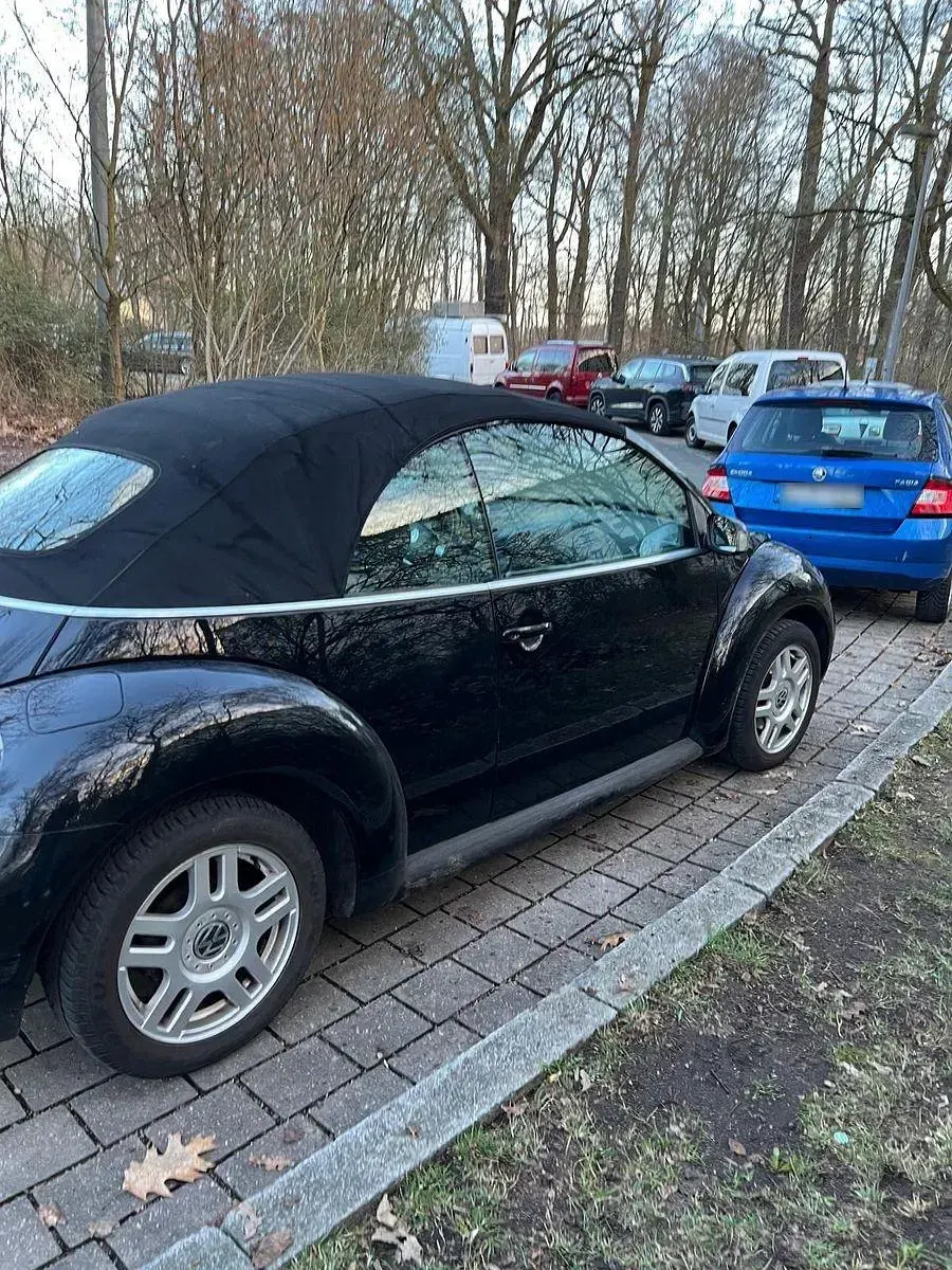 Gebraucht VW New Beetle 75 PS (55 kW) 2003 Schwarz Kleinwagen