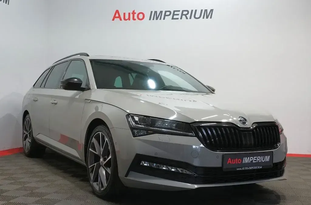 Gebraucht Skoda Superb SportLine 150 PS (110 kW) 2023 Steelgrau Kombi