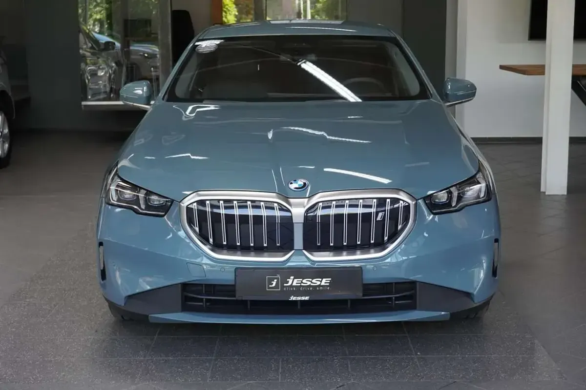 Gebraucht BMW i5 Sport Line 250 kW (340 PS) 2024 Cape york grün metallic Limousine