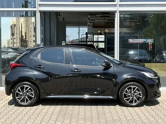 Gebraucht Toyota Yaris Basis 116 PS (85 kW) 2022 Mysticschwarz mica Kleinwagen