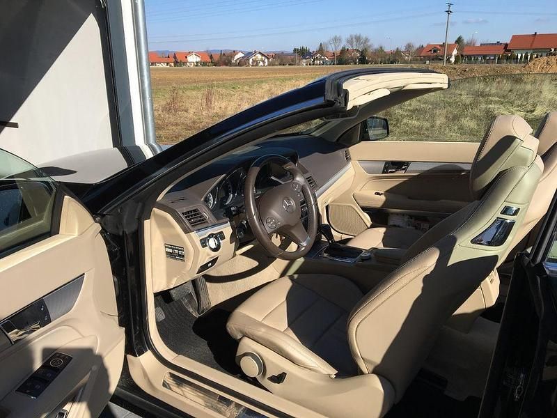 Gebraucht Mercedes E200 Avantgarde 184 PS (135 kW) 2010 Schwarz Cabrio