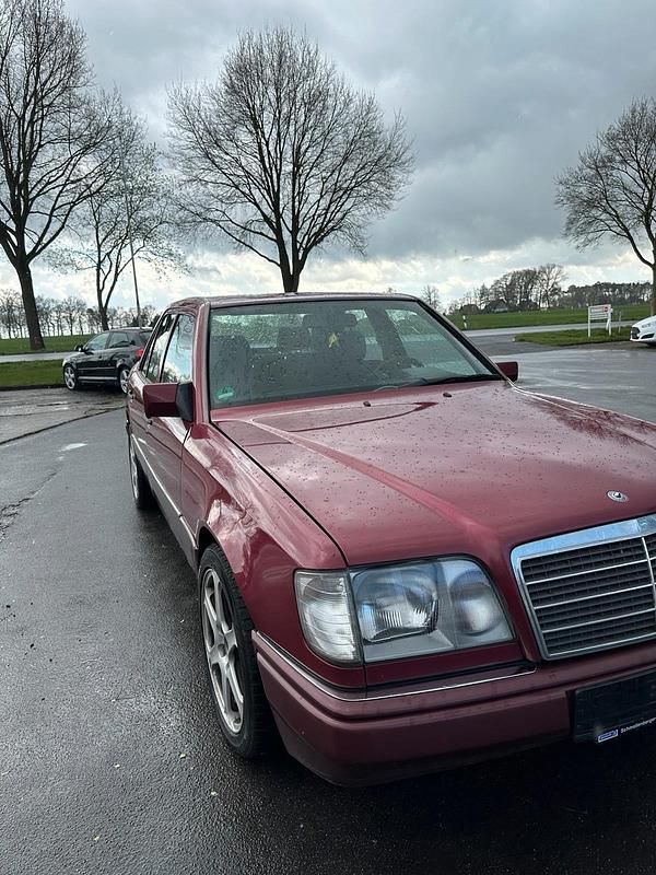 Brugt Mercedes E220 1994 Rød Sedan
