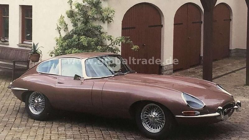 Second-hand Jaguar E-Type 265 CP (194 kW) 1962 Maro Coupe