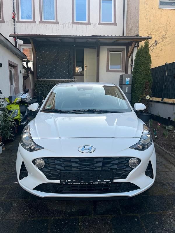 Gebraucht Hyundai i10 67 PS (49 kW) 2022 Weiß Kleinwagen