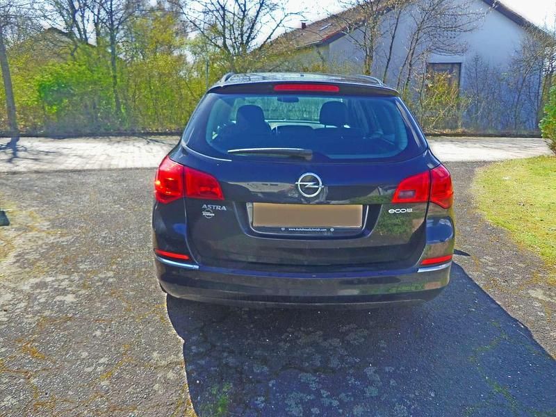 Gebraucht Opel Astra Edition 110 PS (80 kW) 2013 Schwarz Kombi
