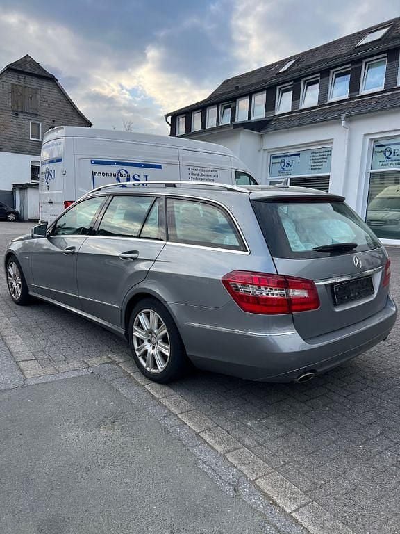 Gebraucht Mercedes E300 231 PS (169 kW) 2011 Grau Kombi