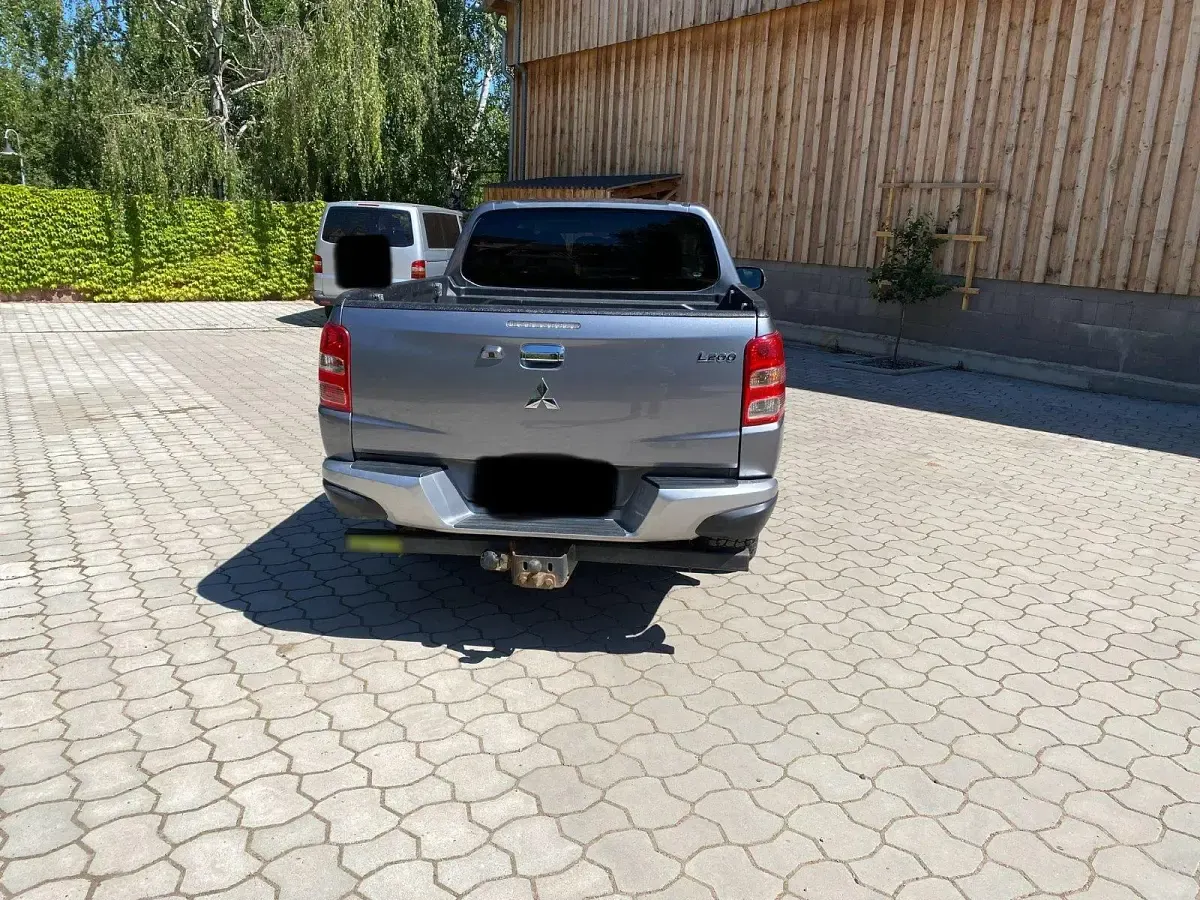 Gebraucht Mitsubishi L200 181 PS (133 kW) 2018 Grau Pickup