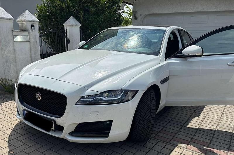 Weiß Gebraucht 2017 Jaguar XF Prestige Limousine | 18.799 € (Guter Preis) - Bild 1/4