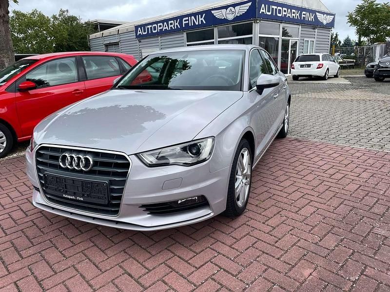 Grau Gebraucht 2014 Audi A3 Attraction Limousine | 16.500 € (Fairer Preis) - Bild 1/4