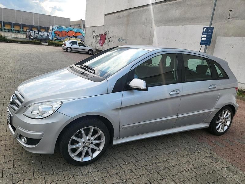 Silber Gebraucht 2008 Mercedes B200 Van / Kleinbus | 3.999 € (Fairer Preis) - Bild 1/4