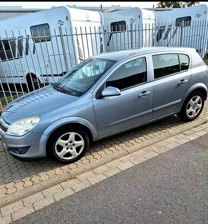 Grau Gebraucht 2007 Opel Astra Catch Me Limousine | 1.300 € (Guter Preis) - Bild 1/4