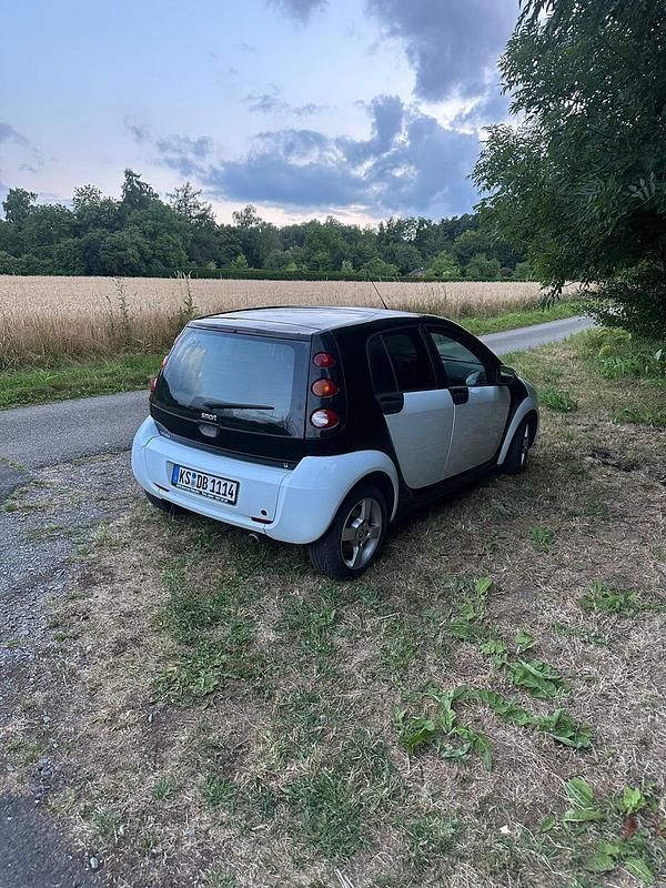 Weiß Gebraucht 2005 Smart ForFour Kleinwagen | 3.100 € (Teuer) - Bild 1/4