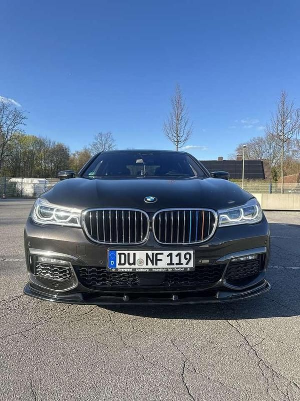 Second-hand BMW 750 400 CP (294 kW) 2017 Berlinǎ
