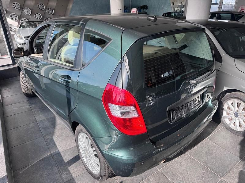 Gebraucht Mercedes A160 95 PS (69 kW) 2009 Grün Limousine