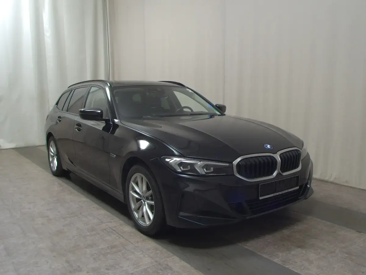 Gebraucht BMW 320e Shadowline 204 PS (150 kW) 2022 Schwarz Kombi