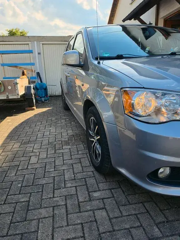 Gebraucht Dodge Grand Caravan 287 PS (211 kW) 2018 Grau Van / Kleinbus