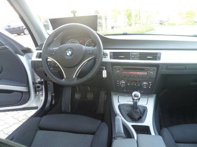 Gebraucht BMW 320 170 PS (125 kW) 2008 Silber metallic Coupé